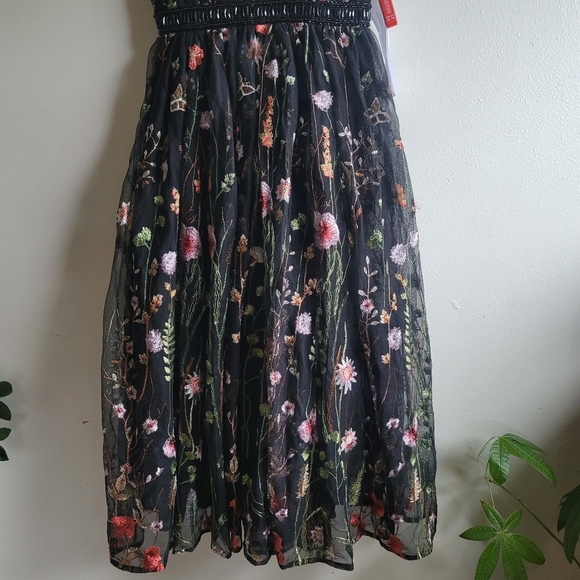 NWT - IEENA for Mac Duggal,  V-Neck Embroidered‎ Floral Midi Dress, Size 6 -$598 - Picture 11 of 12